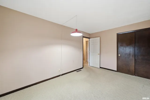 $217,000 | 2003 Highwood Avenue, Pekin, IL 61554