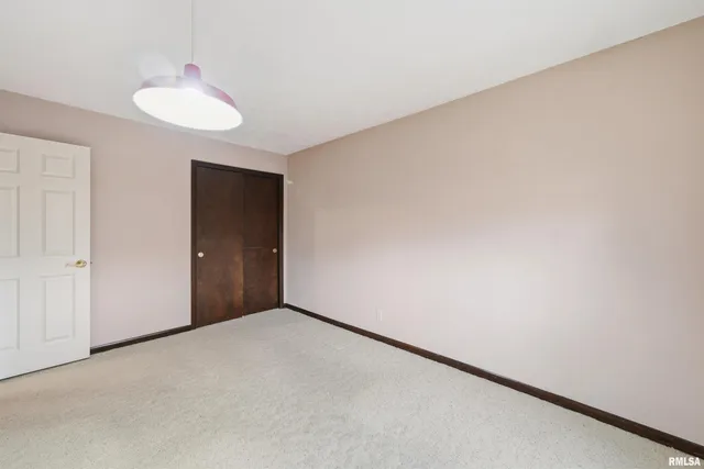 $217,000 | 2003 Highwood Avenue, Pekin, IL 61554