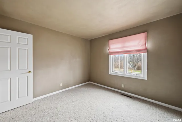 $217,000 | 2003 Highwood Avenue, Pekin, IL 61554