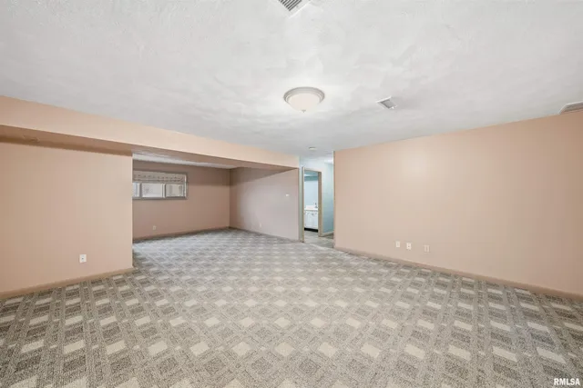 $217,000 | 2003 Highwood Avenue, Pekin, IL 61554