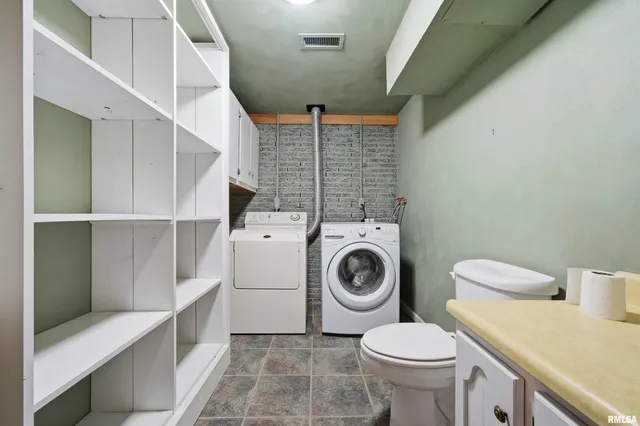 $217,000 | 2003 Highwood Avenue, Pekin, IL 61554