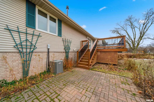 $217,000 | 2003 Highwood Avenue, Pekin, IL 61554