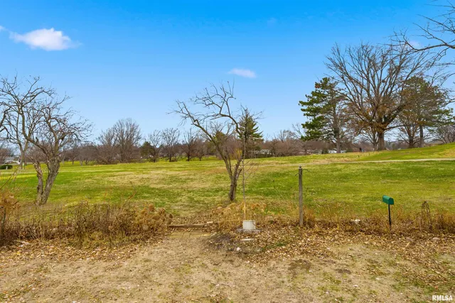 $217,000 | 2003 Highwood Avenue, Pekin, IL 61554