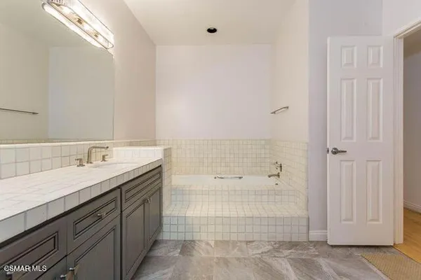 $5,950 | 4338 Redwood Avenue, Unit B313, Marina del Rey, CA 90292