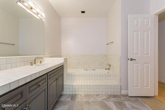 4338 Redwood Avenue, Unit B313 Marina del Rey, CA 90292 - Photo 5 of 20