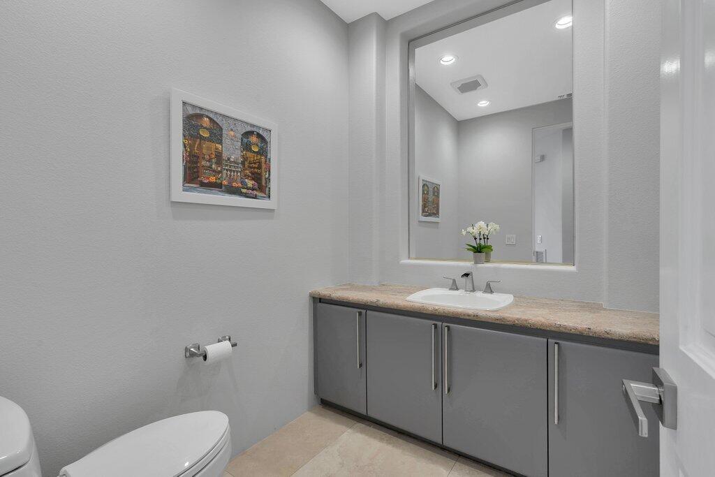 79860 Tangelo La Quinta, CA 92253 - Photo 21 of 45 a bathroom with a toilet a sink and mirror