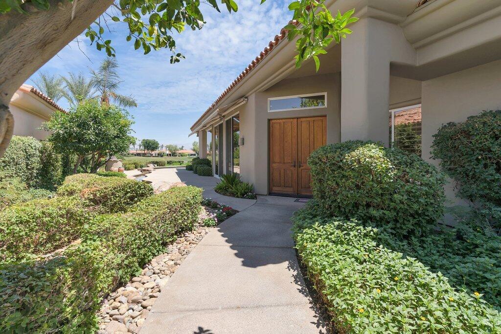 79860 Tangelo La Quinta, CA 92253 - Photo 5 of 45 a front view of a house with garden