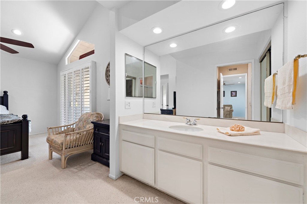 33622 Via Martos Dana Point, CA 92629 - Photo 31 of 46 Jack & Jill Bath - Side one!