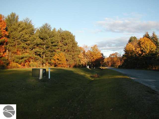 768 Walnut Ridge Traverse City, MI 49686 - Photo 6 of 7