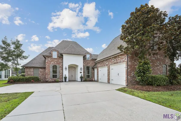 $525,000 | 9038 Villa Haven Drive, Greenwell Springs, LA 70739