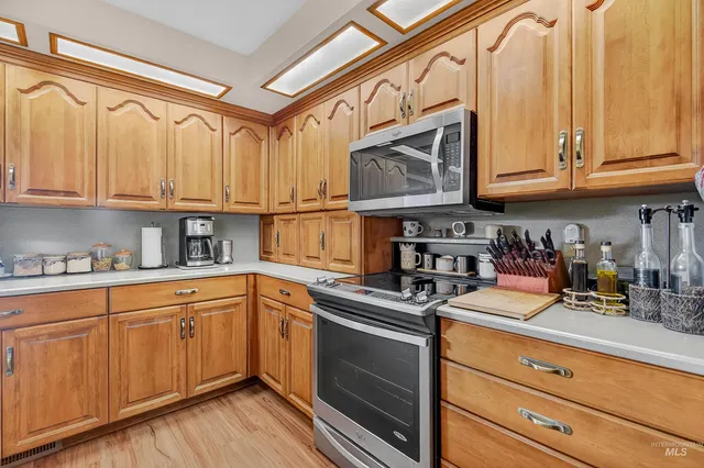 $795,000 | 3887 Lakeview Drive, Lewiston, ID 83501