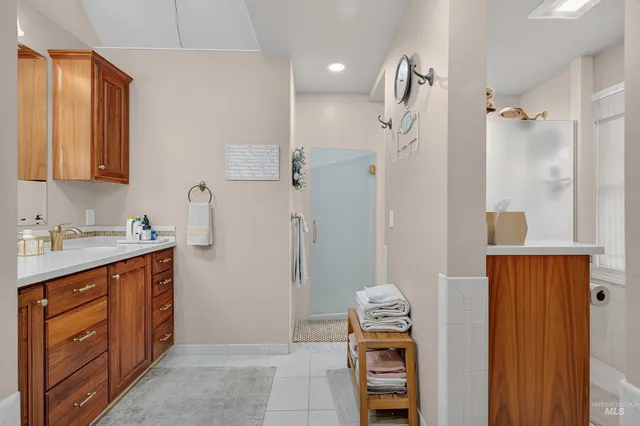 $795,000 | 3887 Lakeview Drive, Lewiston, ID 83501