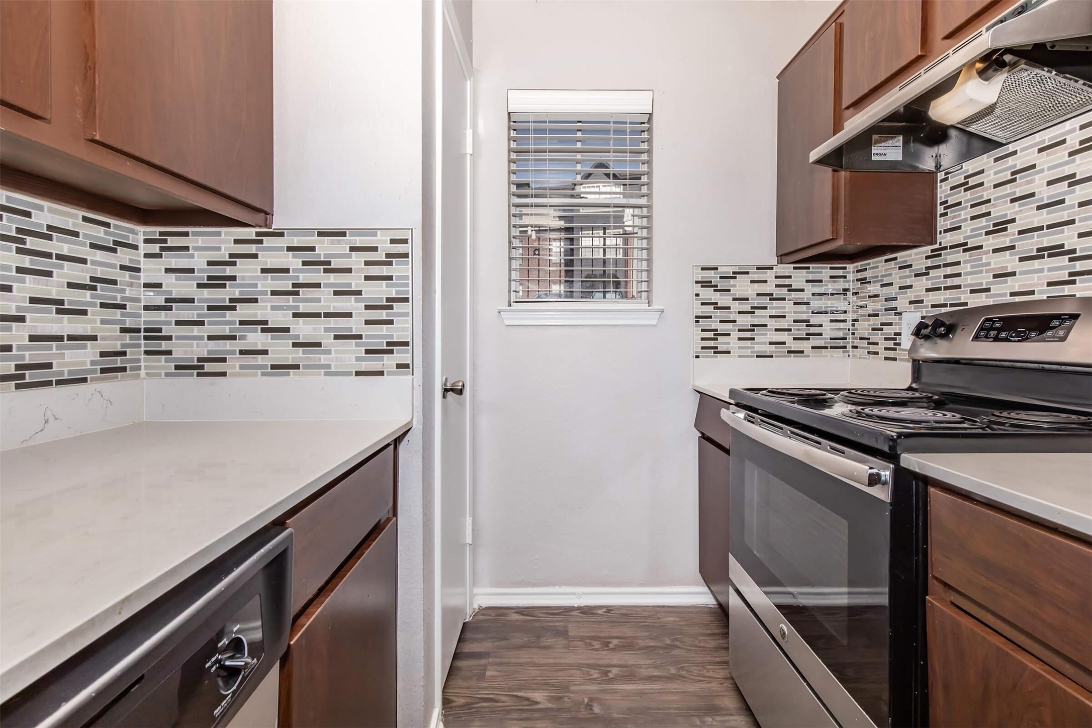 8301 Boat Club Road, Unit 324 Fort Worth, TX 76179 - Photo 5 of 44 a kitchen with a stove and a cabinets