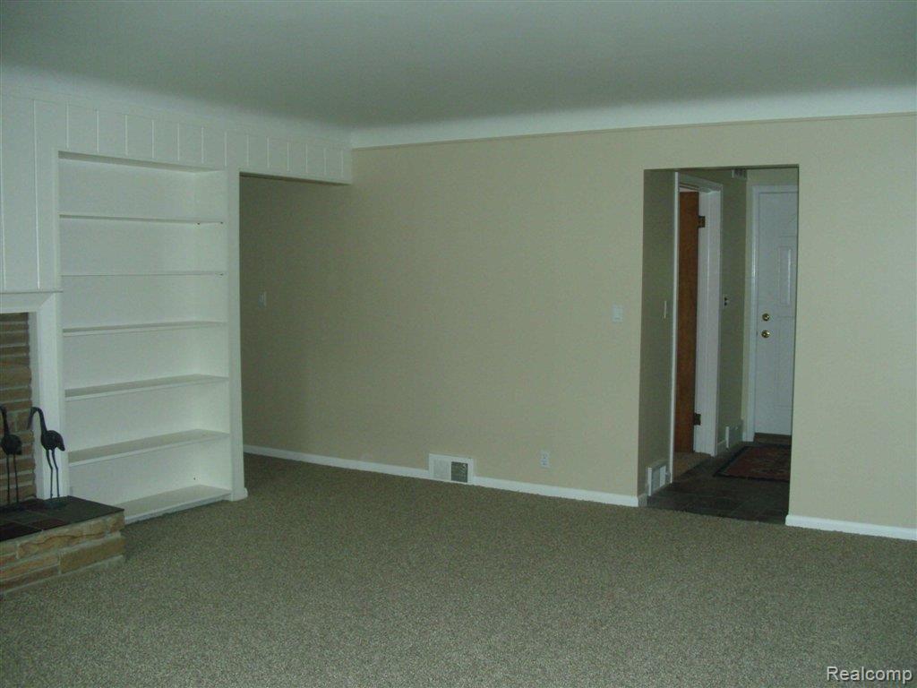 15955 Reedmere Avenue Franklin, MI 48025 - Photo 4 of 19 Spacious LR