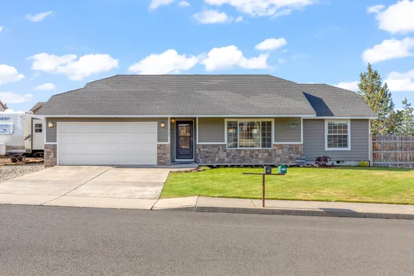 $369,900 | 727 Southeast Cross Lane, Madras, OR 97741