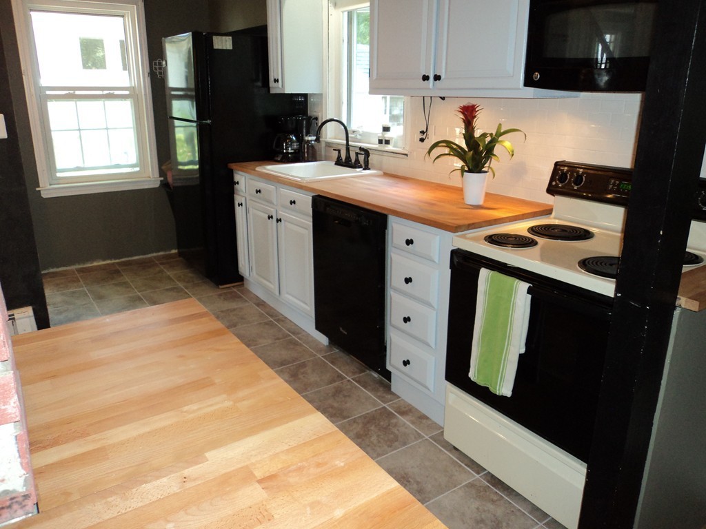 20 Elinor Road Weymouth, MA 02190 - Photo 6 of 16 Gallery Image 6