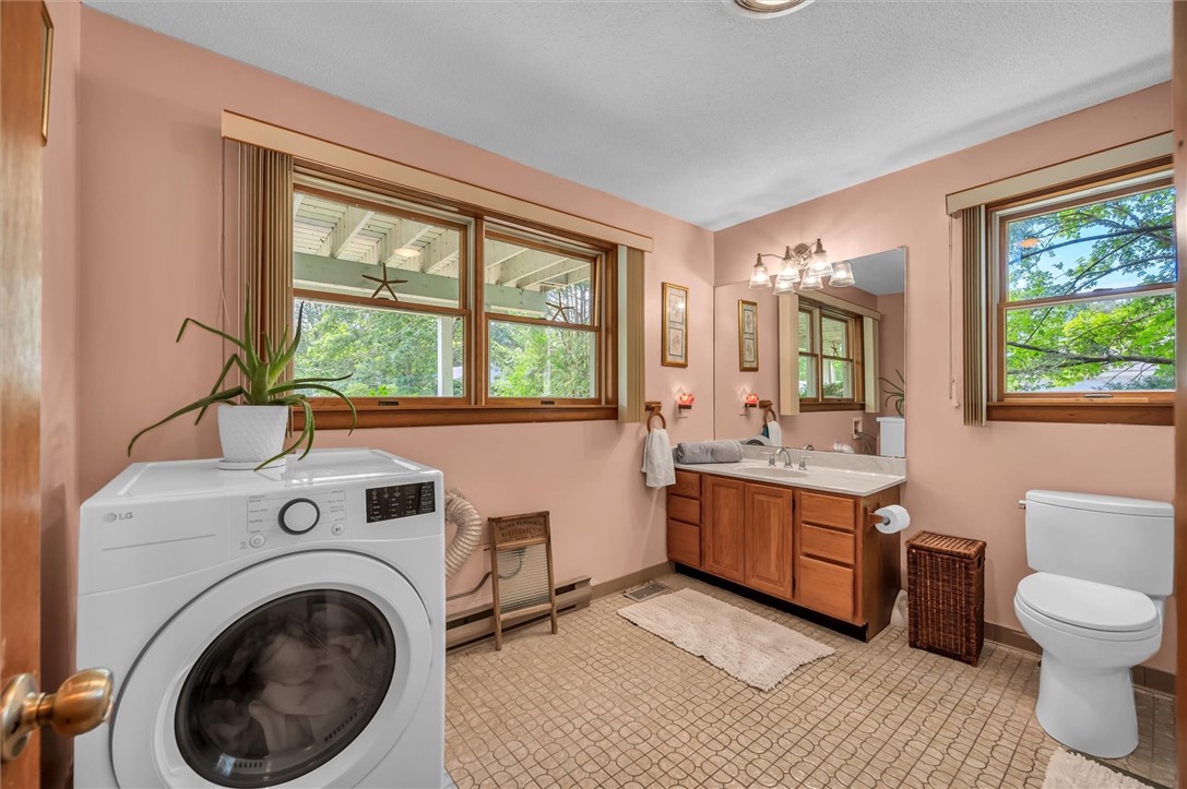 146 Balsam Road South Kingstown, RI 02879 - Photo 29 of 45 1st Floor Bath with Laundry