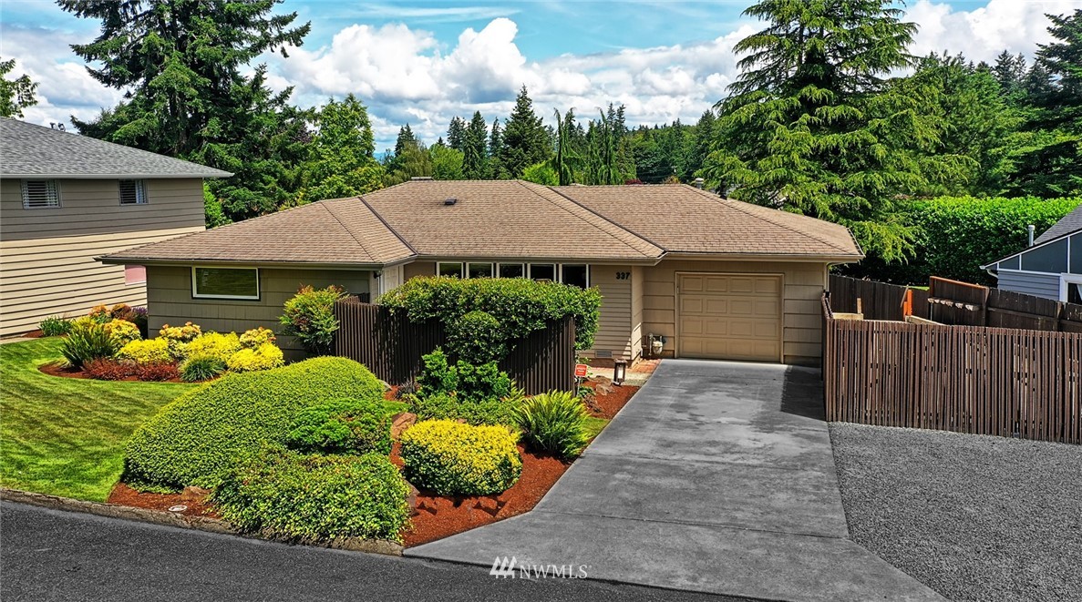 337 View Ridge Drive Everett, WA 98203 - Photo 1 of 38 a front view of a house with a yard and potted plants