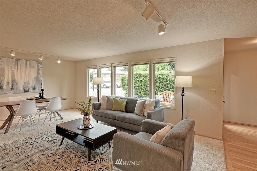 337 View Ridge Drive Everett, WA 98203 - Photo 2 of 38 a living room with furniture and a large window