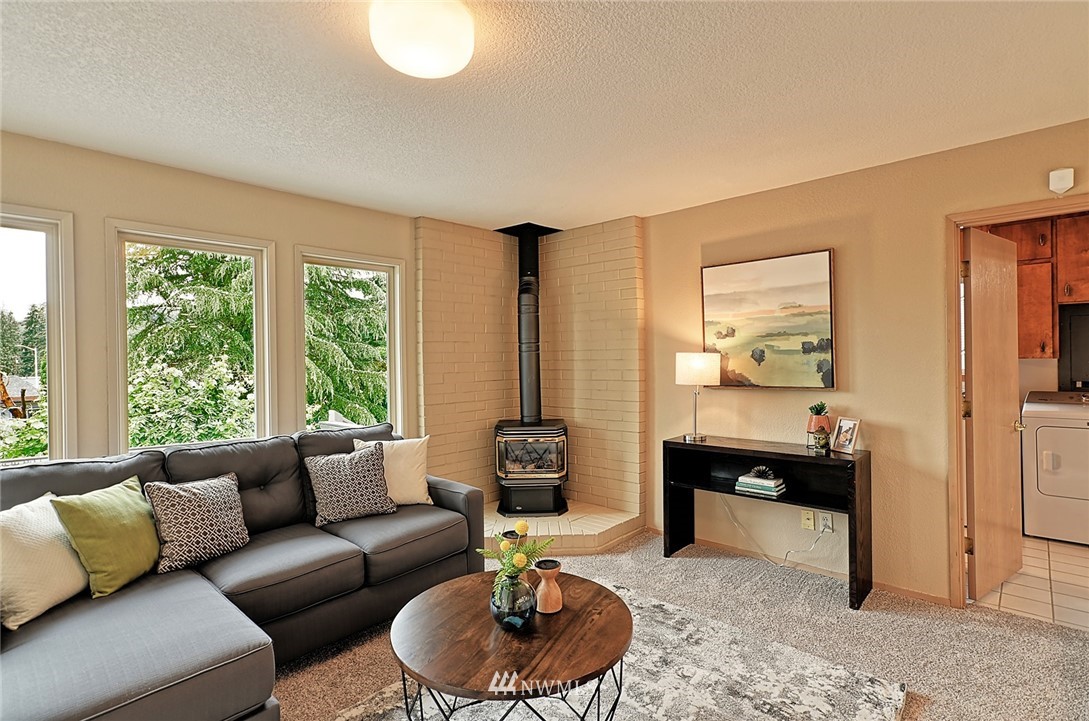 337 View Ridge Drive Everett, WA 98203 - Photo 11 of 38 a living room with furniture and a potted plant