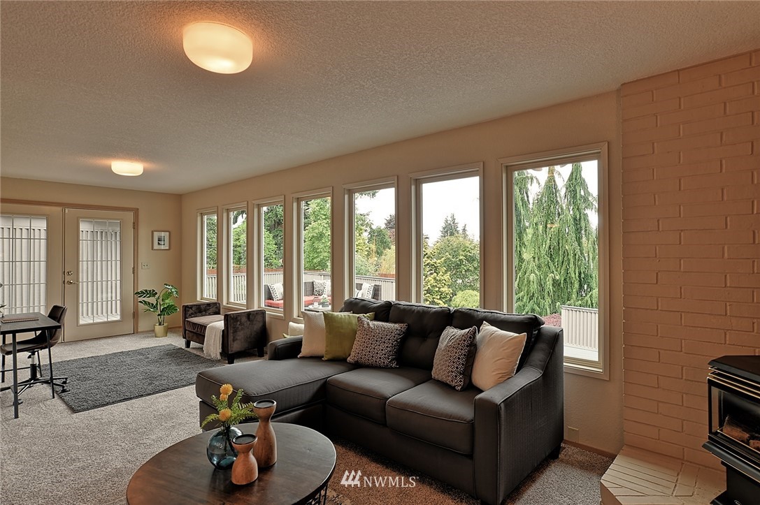 337 View Ridge Drive Everett, WA 98203 - Photo 12 of 38 a living room with furniture and a large window