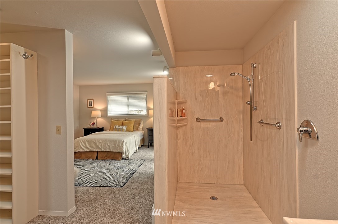 337 View Ridge Drive Everett, WA 98203 - Photo 22 of 38 a en suite bathroom with a shower