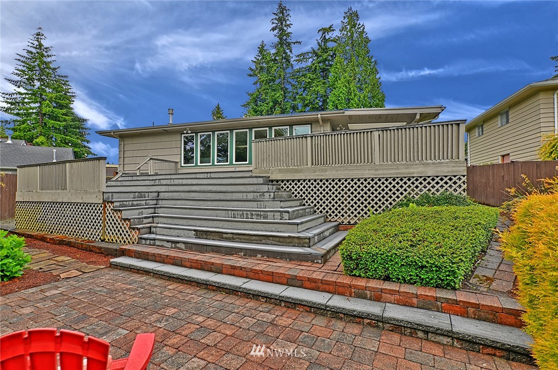 337 View Ridge Drive Everett, WA 98203 - Photo 26 of 38 a view of a house with a yard