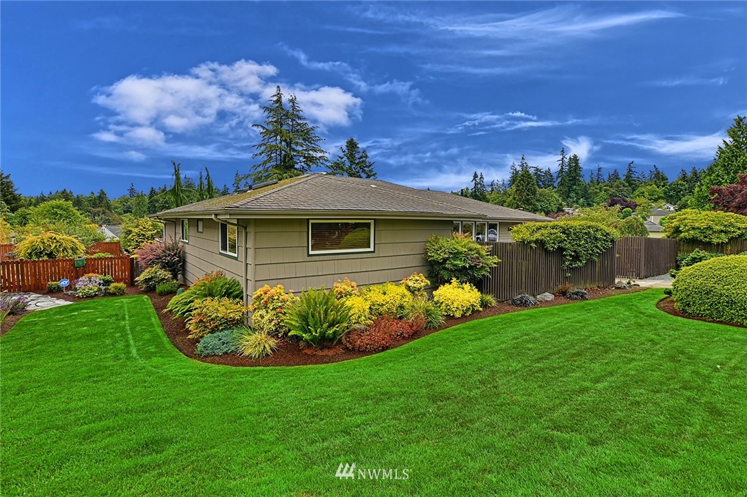 337 View Ridge Drive Everett, WA 98203 - Photo 27 of 38 a front view of a house with a garden