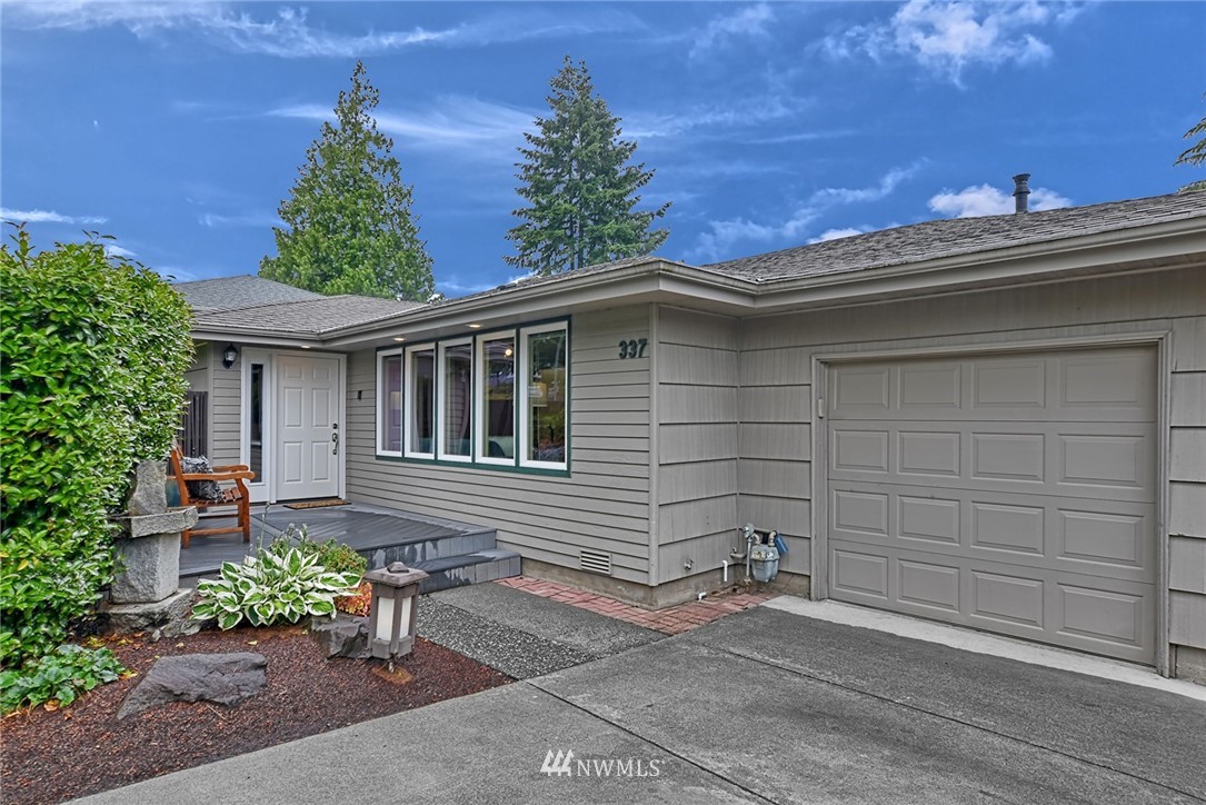 337 View Ridge Drive Everett, WA 98203 - Photo 28 of 38 a side view of a house with plants