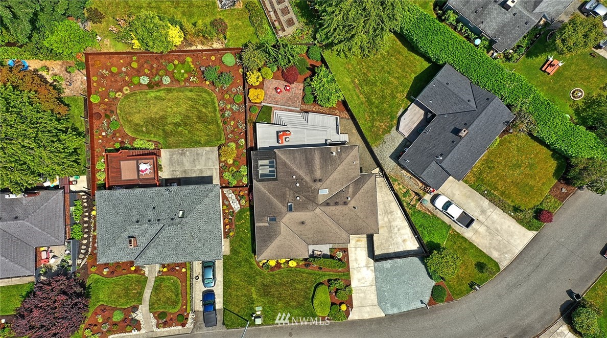 337 View Ridge Drive Everett, WA 98203 - Photo 34 of 38 an aerial view of a house with a yard