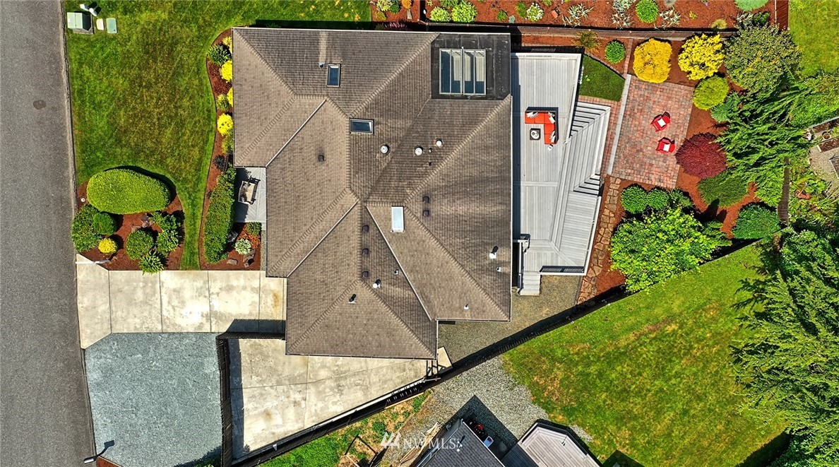 337 View Ridge Drive Everett, WA 98203 - Photo 36 of 38 swimming pool view with a outdoor seating space
