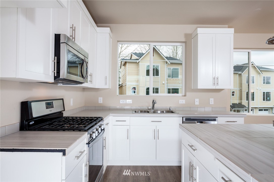 339 Whitman Court Northeast Renton, WA 98059 - Photo 16 of 25
