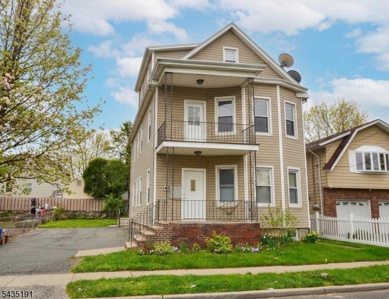 21 Walnut Street Clifton, NJ 07013 - Photo 2 of 11