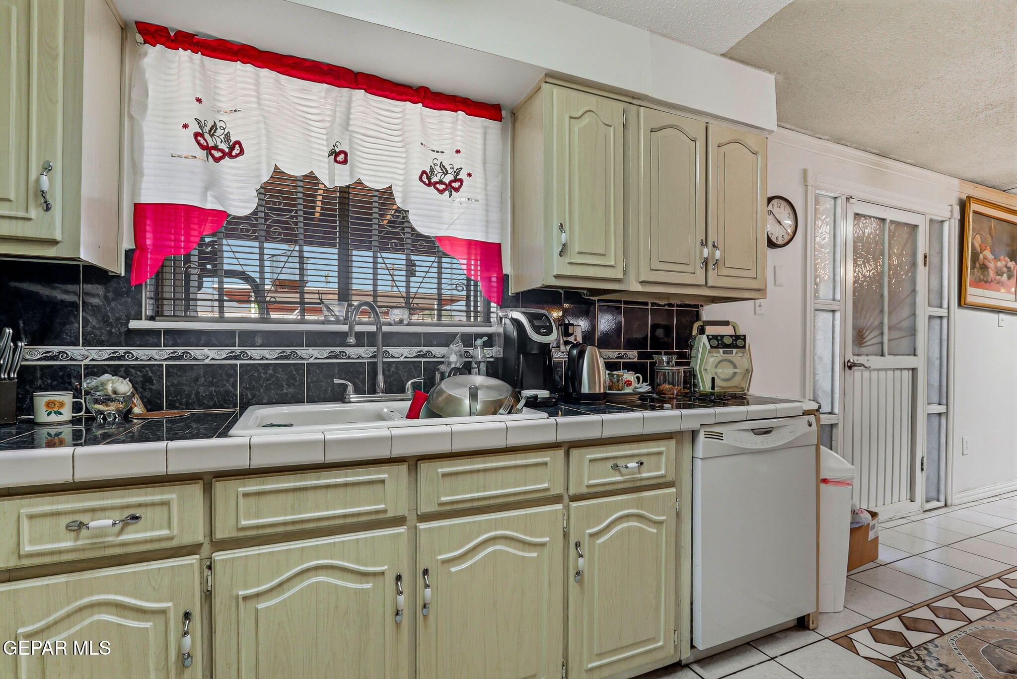 10557 Warren Street El Paso, TX 79924 - Photo 5 of 43 14-web-or-mls-IMG_1908