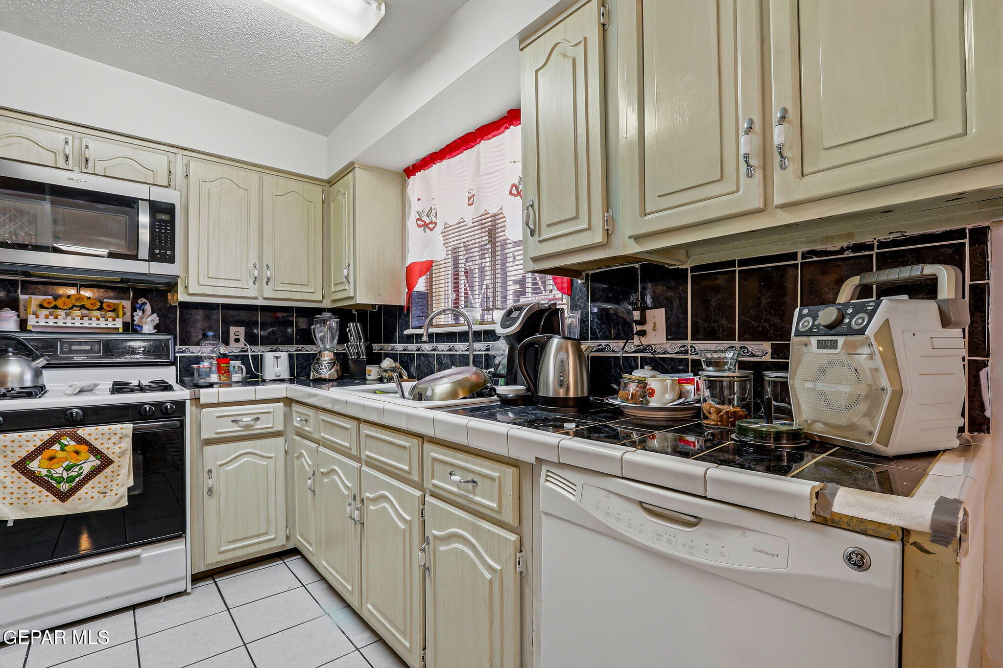 10557 Warren Street El Paso, TX 79924 - Photo 9 of 43 17-web-or-mls-IMG_1929