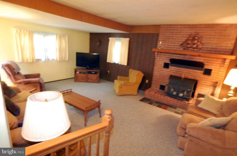 6718 Ford Road Frederick, MD 21702 - Photo 5 of 14 Family Room