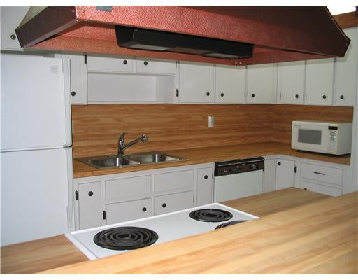 314 Cambridge Road, Unit 237 Hollywood, FL 33024 - Photo 4 of 13 Kitchen