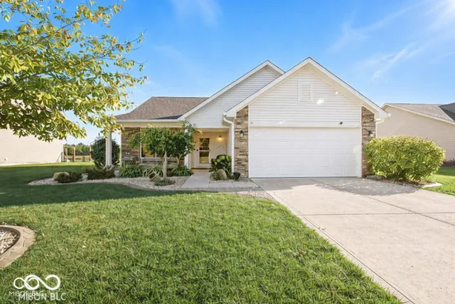 $317,500 | 4339 West Parkway Court, New Palestine, IN 46163