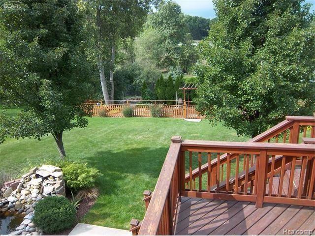 910 Plum Tree Lane Fenton, MI 48430 - Photo 28 of 37 28.jpg