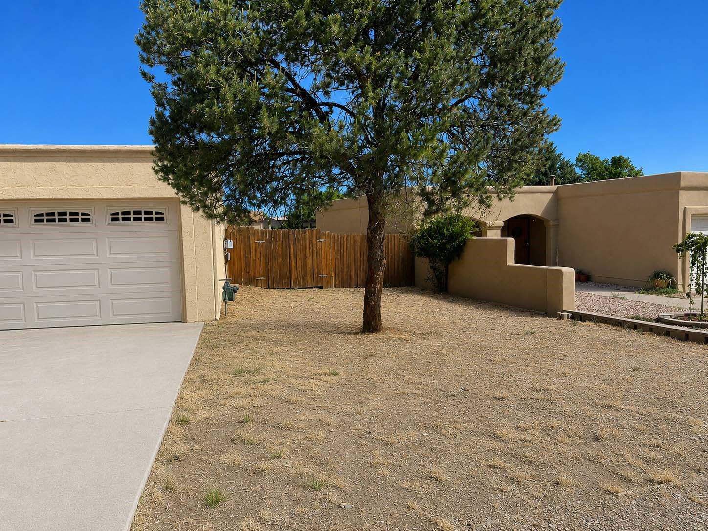 340 Ridgecrest Avenue White Rock, NM 87547 - Photo 2 of 32