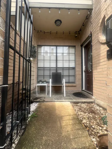 $1,850 | 736 Country Pl Drive, Unit E, Houston, TX 77079