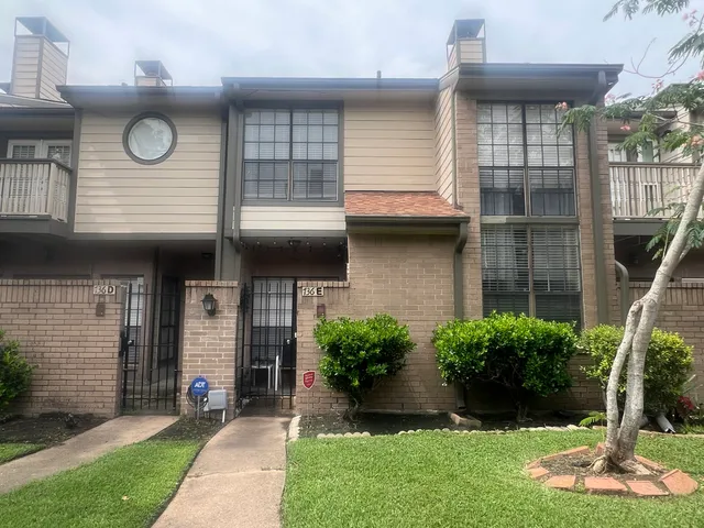 $1,850 | 736 Country Pl Drive, Unit E, Houston, TX 77079