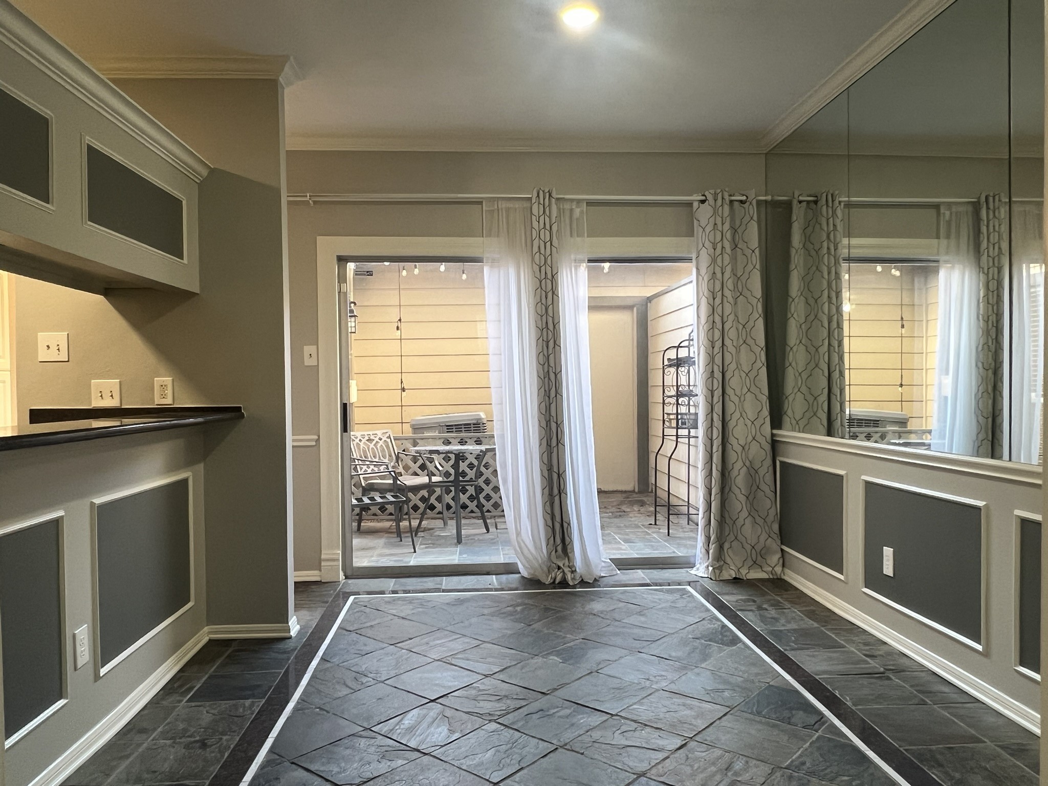 736 Country Pl Drive, Unit E Houston, TX 77079 - Photo 7 of 23