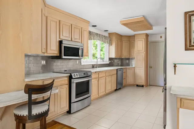 $1,100,000 | 100 Drinkwater Road, Hampton Falls, NH 03844