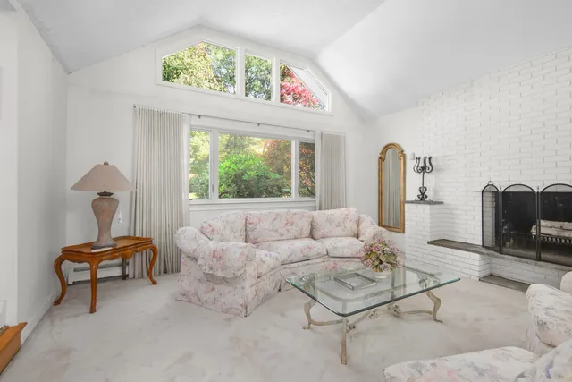 $1,100,000 | 100 Drinkwater Road, Hampton Falls, NH 03844