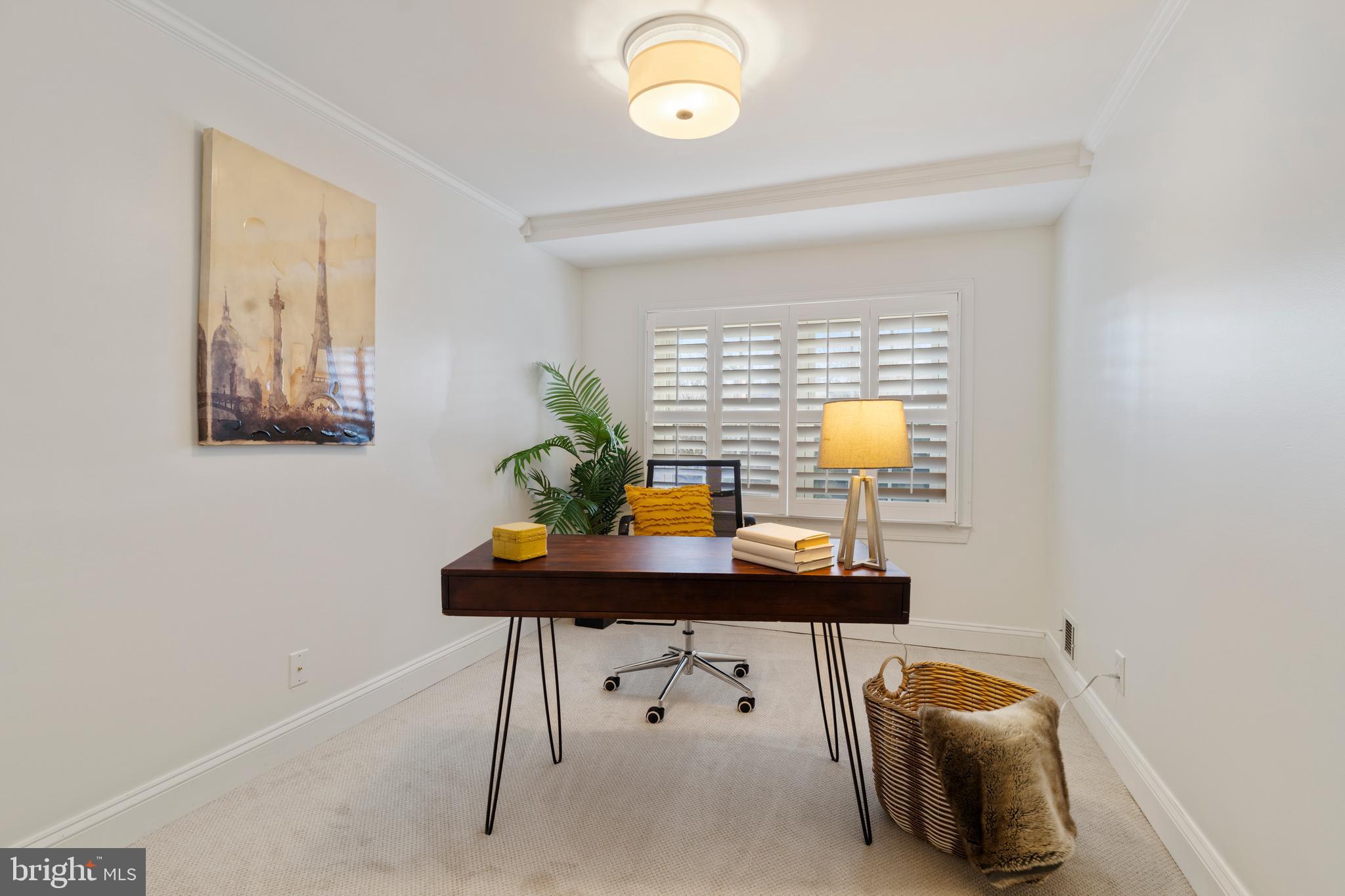 310 Worthington Road Baltimore, MD 21286 - Photo 18 of 50 a view of workspace with lounge chair