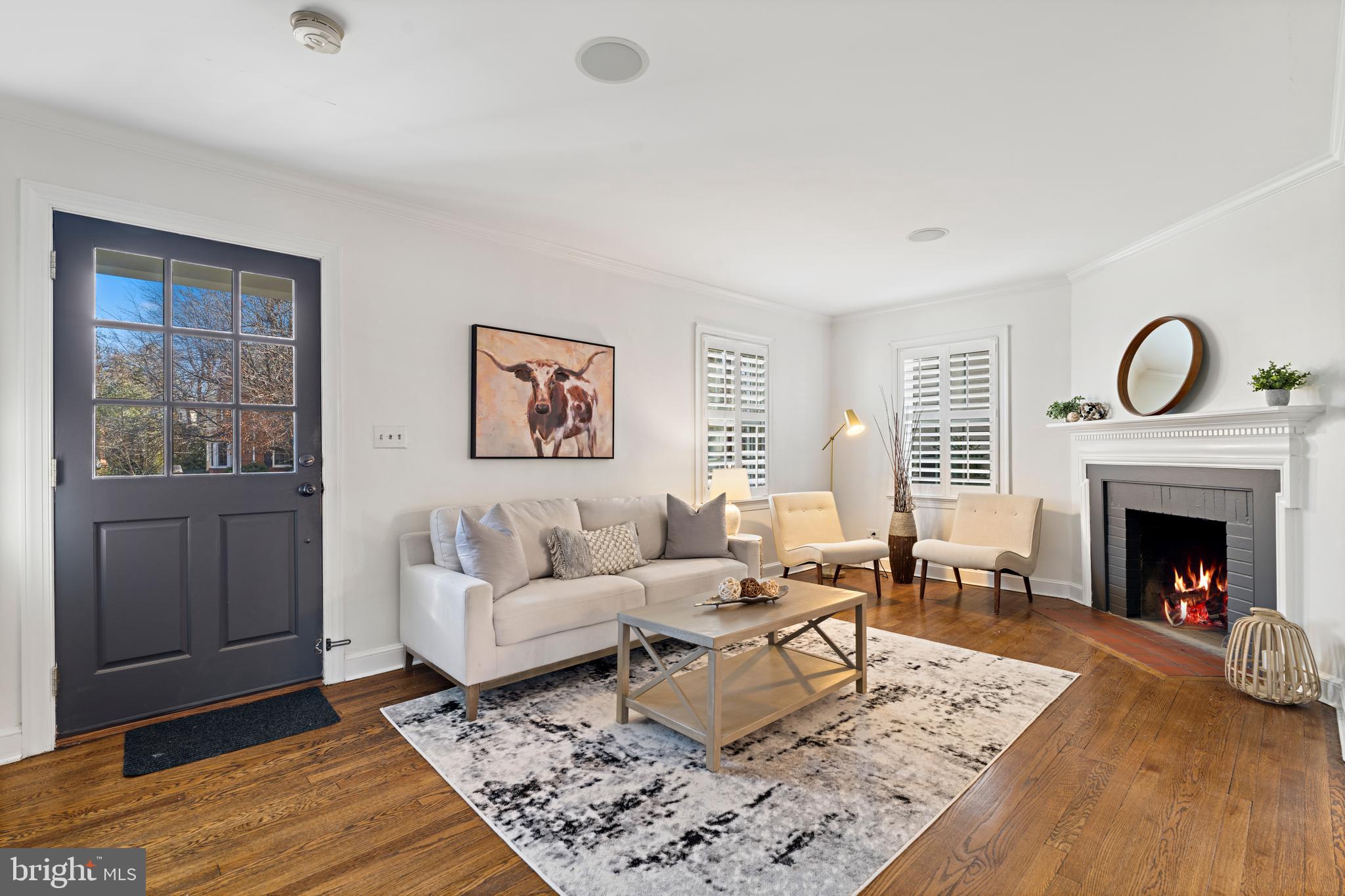 310 Worthington Road Baltimore, MD 21286 - Photo 4 of 50 a living room with furniture and wooden floor