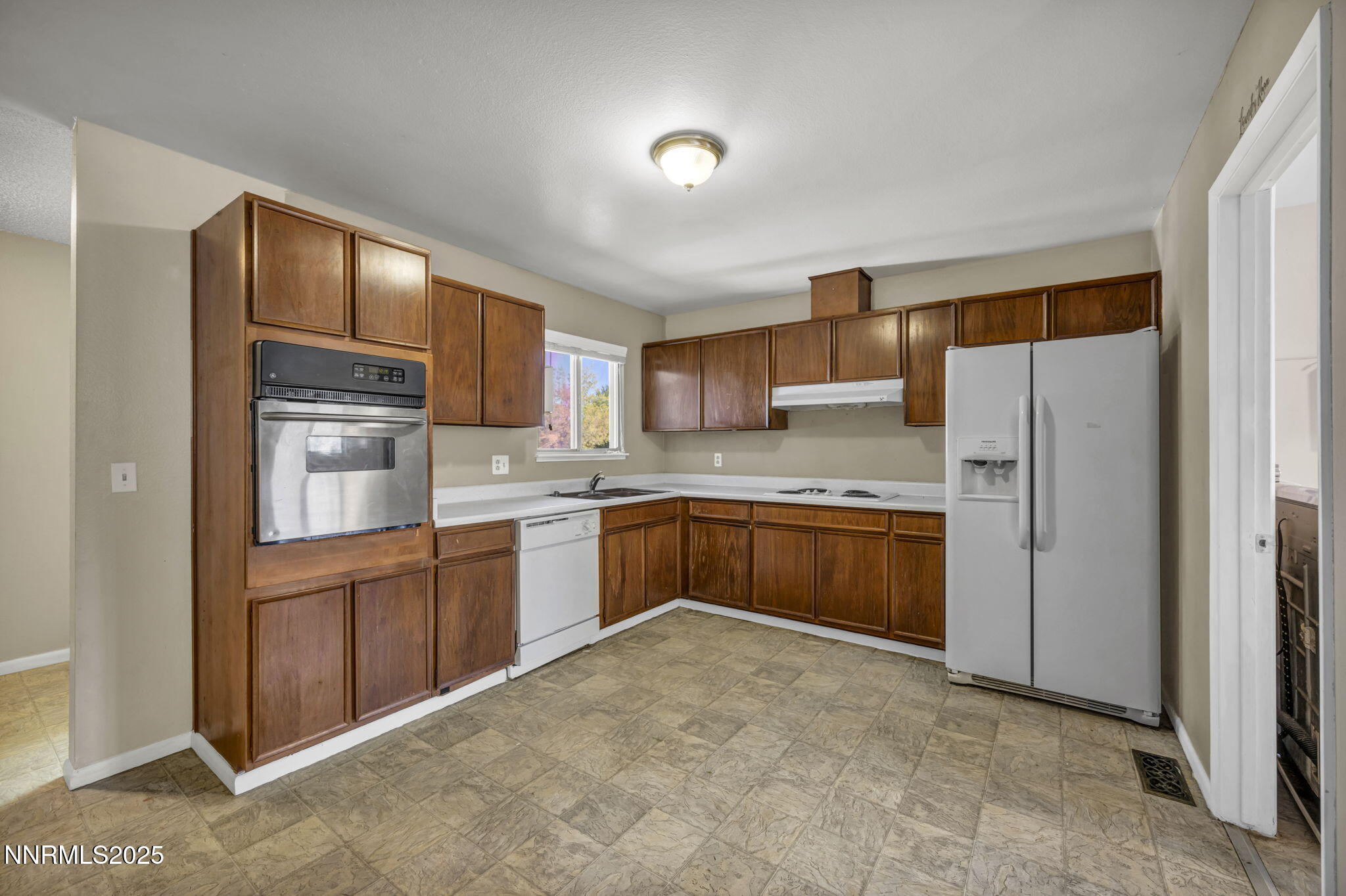 3235 Bryan Street Reno, NV 89503 - Photo 7 of 30 23-web-or-mls-3235-bryan-st