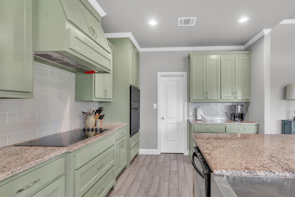 7609 Carter Ranch Road Azle, TX 76020 - Photo 15 of 38 Spacious kitchen