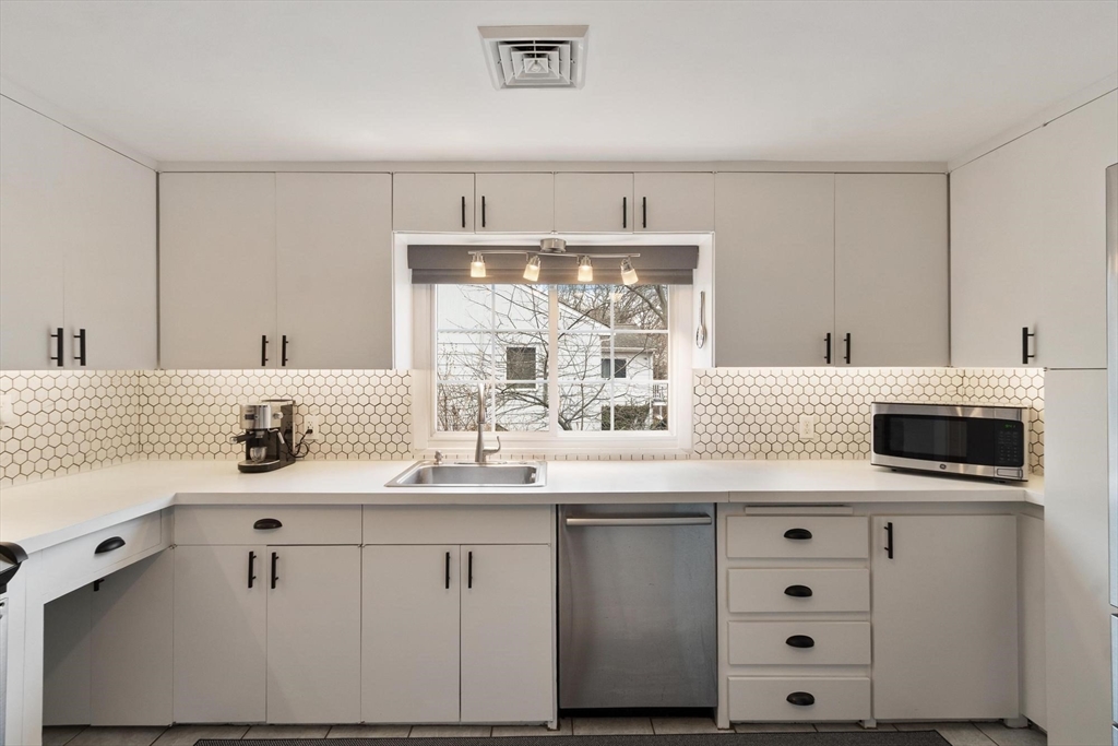 22 Pine Hill Road Swampscott, MA 01907 - Photo 12 of 42